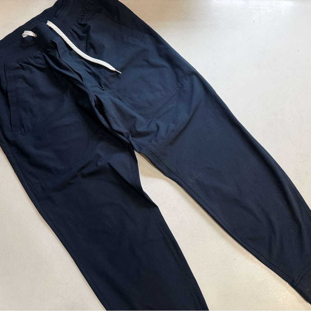 Vuori Men's Navy Joggers Medium